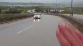 Vatandaşın çabası kazayı önlemeye yetmedi! Canlı yayında...