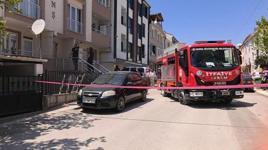 Saç kurutma makinesi bomba gibi patladı! Evde mahsur kalan anne ve kızın imdadına komşular yetişti