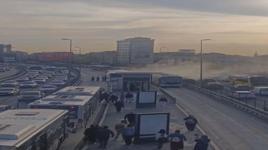 Faciadan dönüldü! Kağıthane'de metrobüs yangına paniğe neden oldu