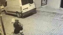Kağıthane'de direğe dokunan çocuğa elektrik çarptı
