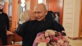 Rusya Devlet Başkanı Putin'den dikkat çeken jest! Yıllar sonra buluştular, çarpıcı anlar