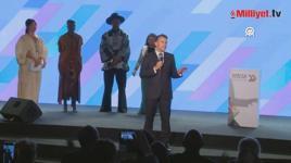 Macron Afrika'da sahneye çıkıp katılımcılara bağırdı! 'Kendini sömürgeci gibi davranmaktan alıkoyamıyor'
