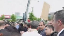CNN Türk Muhabirine müdahale! Canlı yayında gergin anlar: