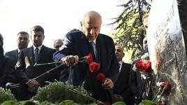 MHP Genel Başkanı Bahçeli, Alparslan Türkeş’in kabrini ziyaret etti