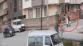 Kaza böyle geldi! Motosikletten düşen sürücü...