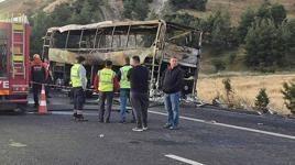 Denizli'de yolcu otobüsü yandı! 1'i bebek 8 can kaybı, 33 yaralı