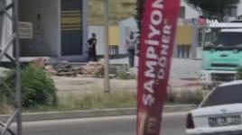Adana dehşet anları! Emekli polis, bıçakla saldıran oğlunu öldürdü