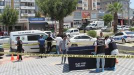 Adana dehşet anları! Emekli polis, bıçakla saldıran oğlunu öldürdü