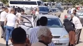 Aralarında husumet bulunan iki aile cenazede karşılaştı! 'Bu nasıl çatışma? Yat, yat, yat...'