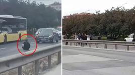 Bıçakla yola oturan şahıs trafiği felç etti