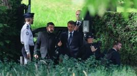 G7 Zirvesi'nde Macron ve Zelenskiy'den Trump dedikodusu! Mikrofon açık kaldı