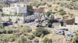 İsrail ordusu işgal altındaki Batı Şeria’da Filistinlilere ait evi yıktı