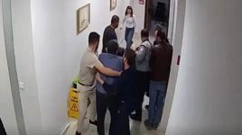 Devlet hastanesinde yumruklu kavga kamerada! Hastane müdürü açığa alındı