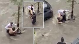 İstanbul'da yağmurda korku dolu anlar! Vatandaşlar son anda yetişti