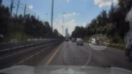 Üsküdar'da emniyet şeridinde duran otomobile motosiklet çarptı