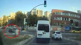 Kaza böyle geldi! Işığın rengi yeşile döndüğünde...