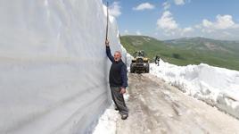 Yurt genelinde sıcak hava, Kars'ta ise kar mesaisi var