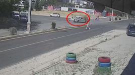 Elazığ’da 3 kişinin yaralandığı kaza kamerada