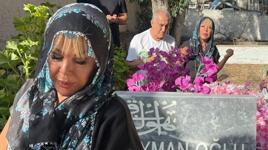 Evlat acısı dinmiyor! Safiye Soyman mezar başında gözyaşlarına boğuldu