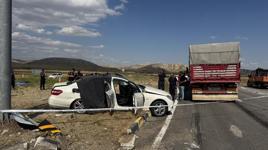 Çankırı'da feci kaza! TIR ile otomobil çarpıştı: 3 ölü, 2 yaralı