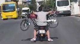 Trafikte ilginç anlar... Görenler şaşkına döndü!