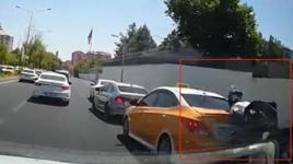 Bir anlık dikkatsizliğin bedeli ağır oldu! Ticari taksi...