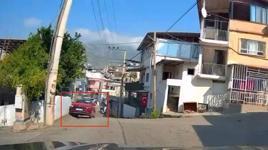 Ayağı gaz pedalında takılı kaldı! Yol vermek isterken...