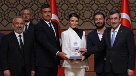 'Yılın Dizisi' Uzak Şehir