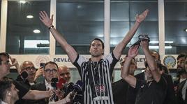 Beşiktaş'ın yeni transferi Dusan Vlahovic İstanbul'a geldi! Türkçe mesaj: Şampiyon olmak istiyoruz