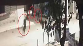 Sokak ortasında dehşet! Biber gazı sıkıp bıçakladılar, gasp edip kaçtılar; 1 ölü