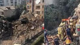 Küçükçekmece'de kontrollü yıkımı yapılan bina iş makinesinin üzerine çöktü