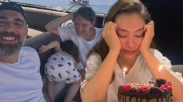 Neslihan Atagül ve ailesinin tekne keyfi! Pastayı üflerken gözlerinden uykusuzluk aktı