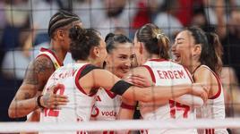 Filenin Sultanları, Avrupa Şampiyonası'nda finale yükseldi! Sırbistan'a set vermedik