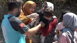 Kaybolan çocuğuna kavuşan anne sevinçten bayıldı