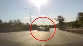 Pendik'te iki otomobilin çarpışması kamerada