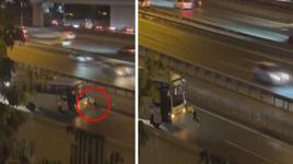 Görüntüler İstanbul'dan! Kadın polis arızalanan midibüsü böyle itti