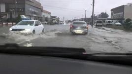 Sakarya'da sağanak! Evleri su bastı, yollar göle döndü
