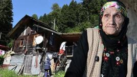 109 yaşındaki Sabriye Gündoğdu’ya yayla evinde muayene
