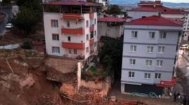 Kahramanmaraş’ta temel kazısında toprak kaydı, 2 bina boşaltıldı
