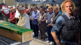 Anne özlemi dinmiyor! Soner Arıca'dan duygulandıran paylaşım: Koruyorsundur beni