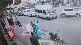 Bir anlık dikkatsizliğin bedeli ağır oldu! Zincirleme kaza...