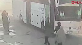 Manisa'da tur otobüsü ve TIR'ın çarpıştığı kazada 11 ölü, 27 yaralı