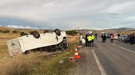 Afyonkarahisar Şuhut'ta işçi servisi devrildi: Çok sayıda yaralı var