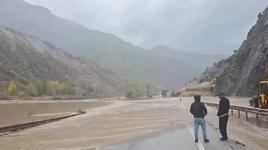 Erzincan-Erzurum yolunda ulaşım durdu, sürücülere uyarı
