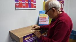 100 TL’lik karttan 8 milyon TL çıktı! Önce şaka sandı, telefon gelince emin oldu!