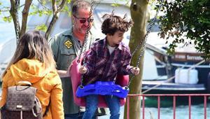 Serdar Bilgili ile oğlu Alinin pazar keyfi