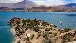 Tarihi Akdamar Kilisesi ayin için hazır