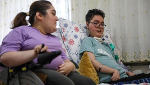 Biri 24 diğeri 18 yaşında SMAlı kardeşler ilk kez uzun süre dışarıda vakit geçirdi