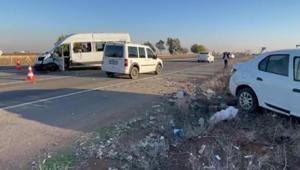 Öğretmenleri taşıyan minibüs ile otomobil çarpıştı Yaralılar var