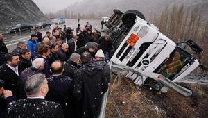 BBP lideri Desticiden yaralı şoföre yardım